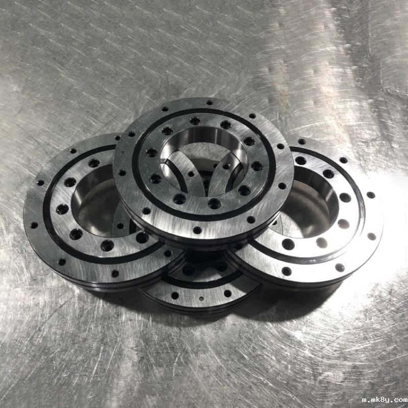 交叉滚子轴承和米兰体育官方网站入口查询网址的区别有哪些?详解两者优势