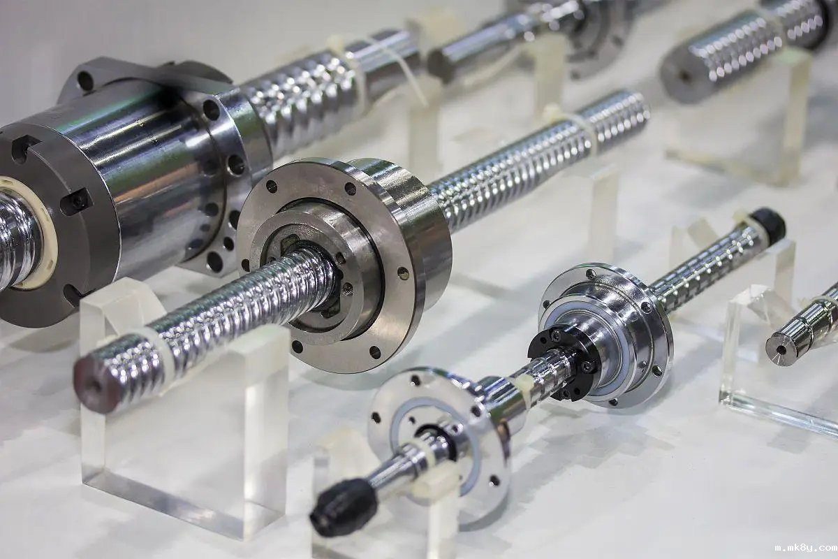 直线轴承可以旋转吗?